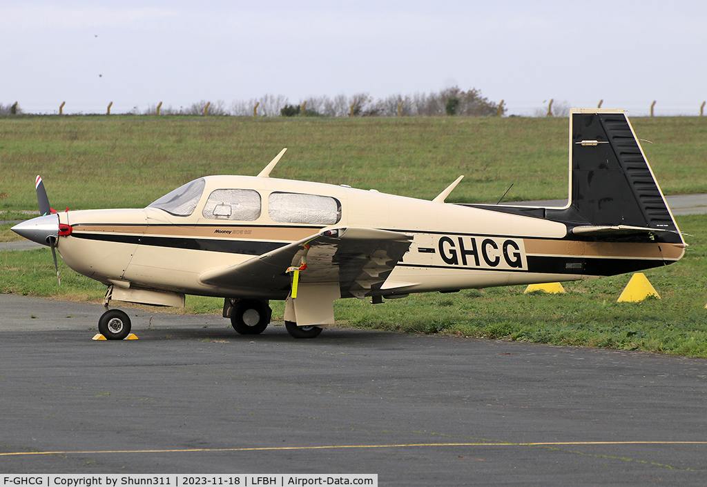 F-GHCG, Mooney M20J 201 C/N 24-3075, Parked at the Airclub...