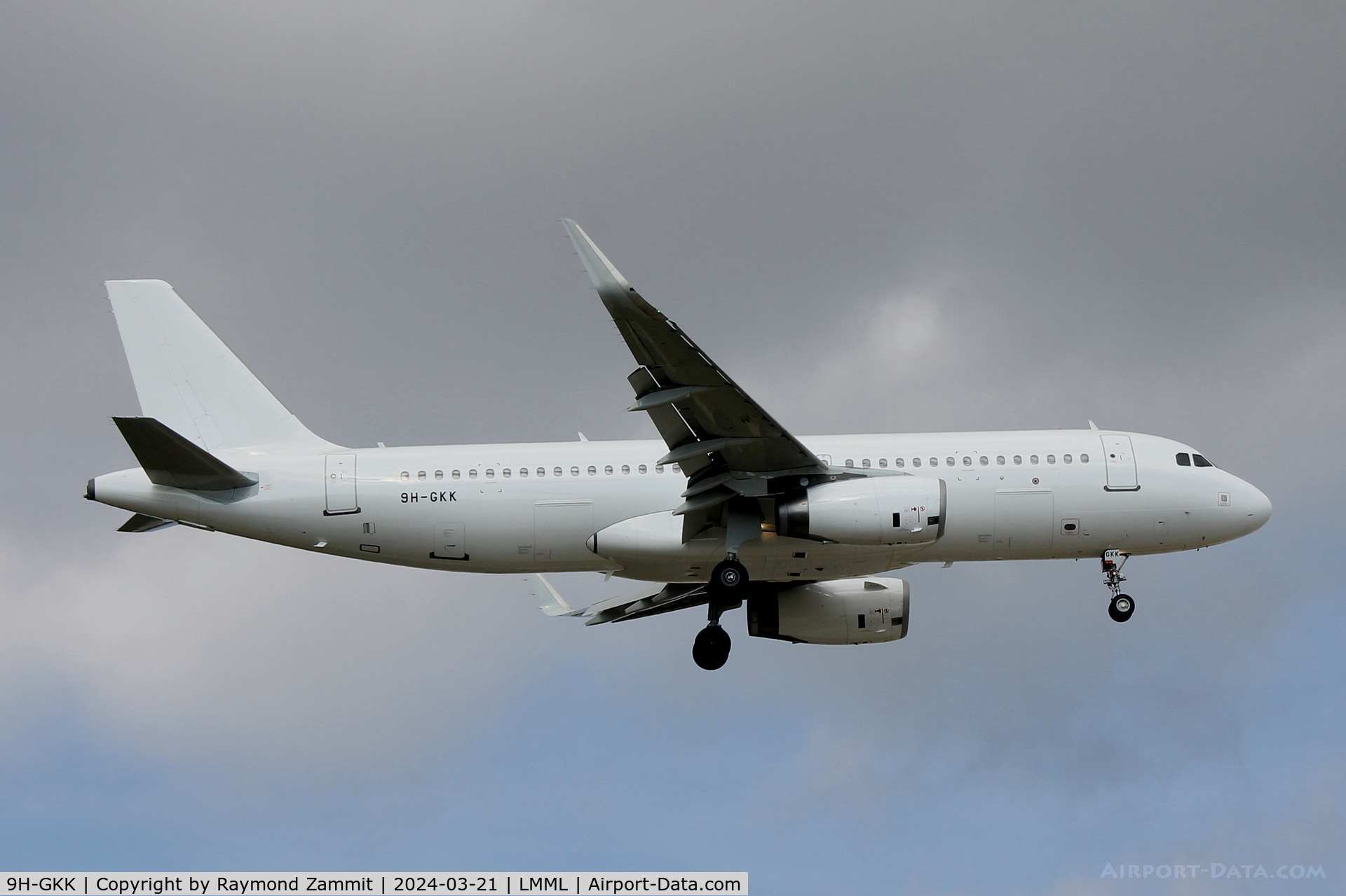 9H-GKK, Airbus 323-232 C/N 6865, A320 9H-GKK Avion Express Malta