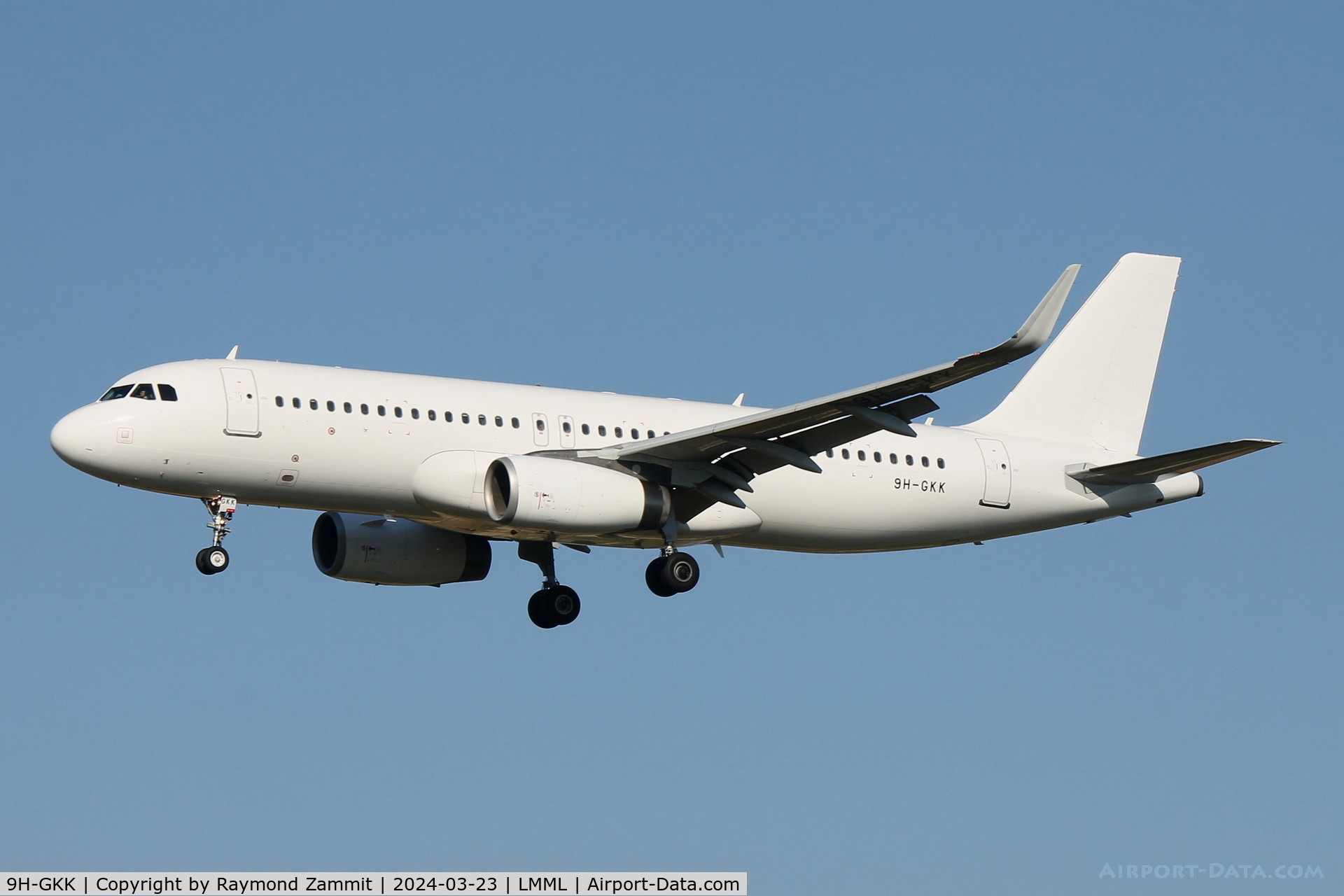 9H-GKK, Airbus 323-232 C/N 6865, A320 9H-GKK Avion Express Malta