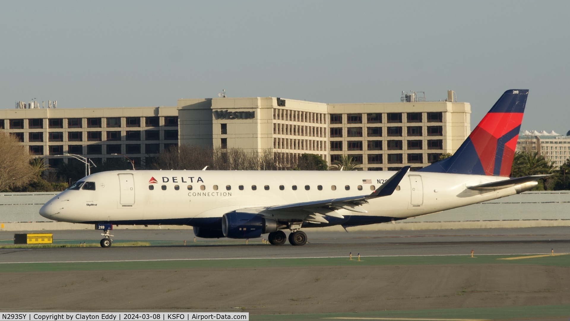 N293SY, 2019 Embraer 175LR (ERJ-170-200LR) C/N 17000787, SFO 2024.