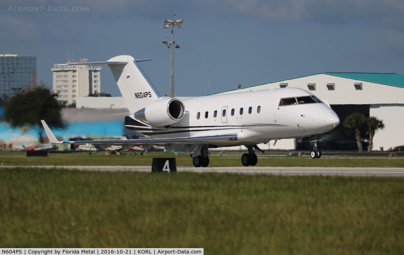 N604PS, 2000 Bombardier Challenger 604 (CL-600-2B16) C/N 5447, Challenger 604 zx