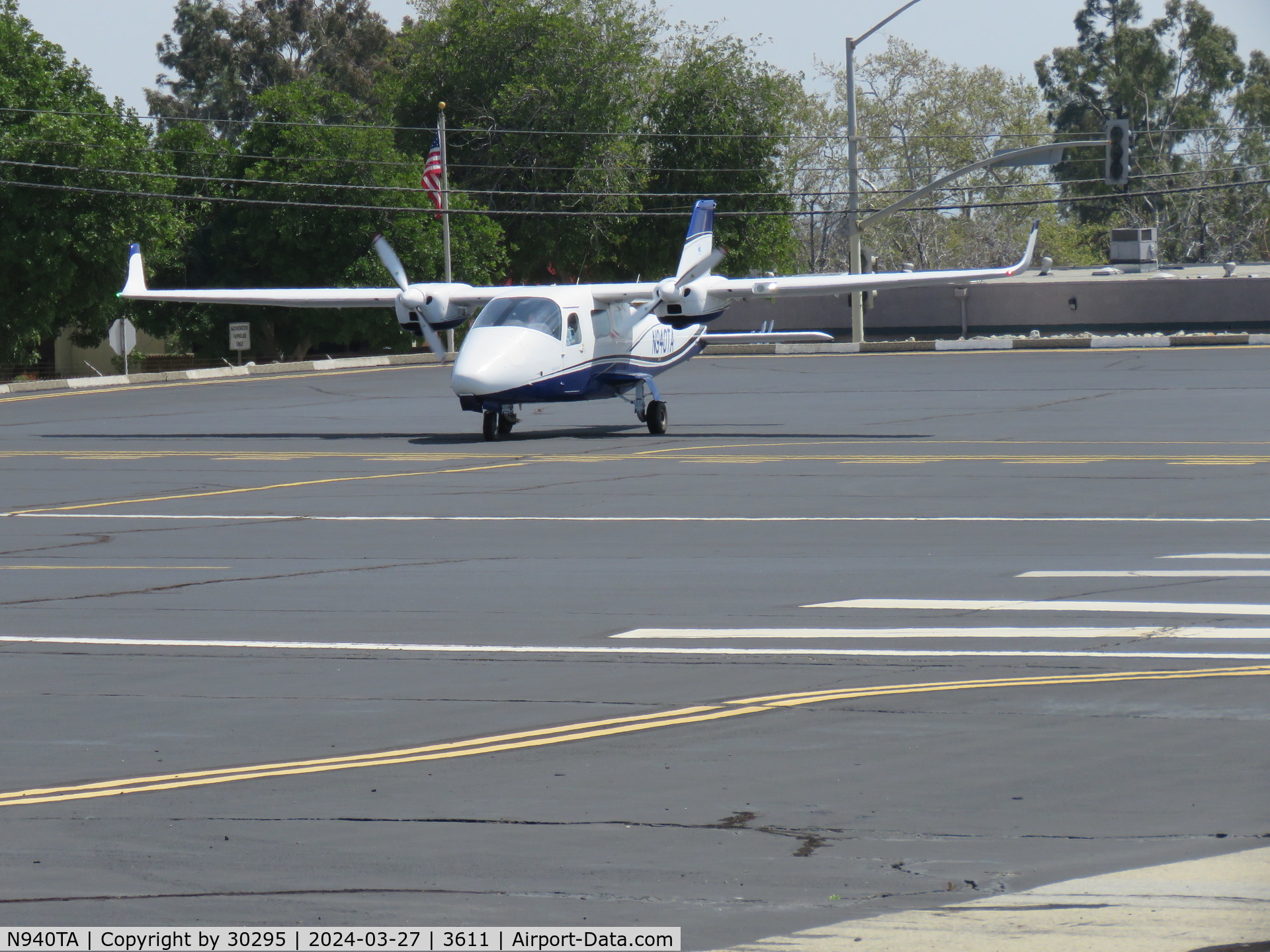 N940TA, 2014 Tecnam P-2006T C/N 140/US, Waiting to take off
