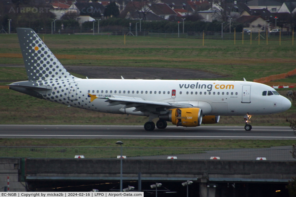 EC-NGB, 2006 Airbus A319-111 C/N 2751, Taxiing