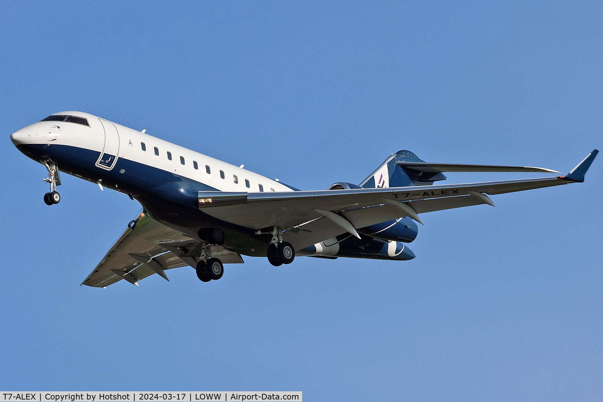 T7-ALEX, Bombardier BD-700-1A11 Global 5000 C/N 9168, On final runway 34