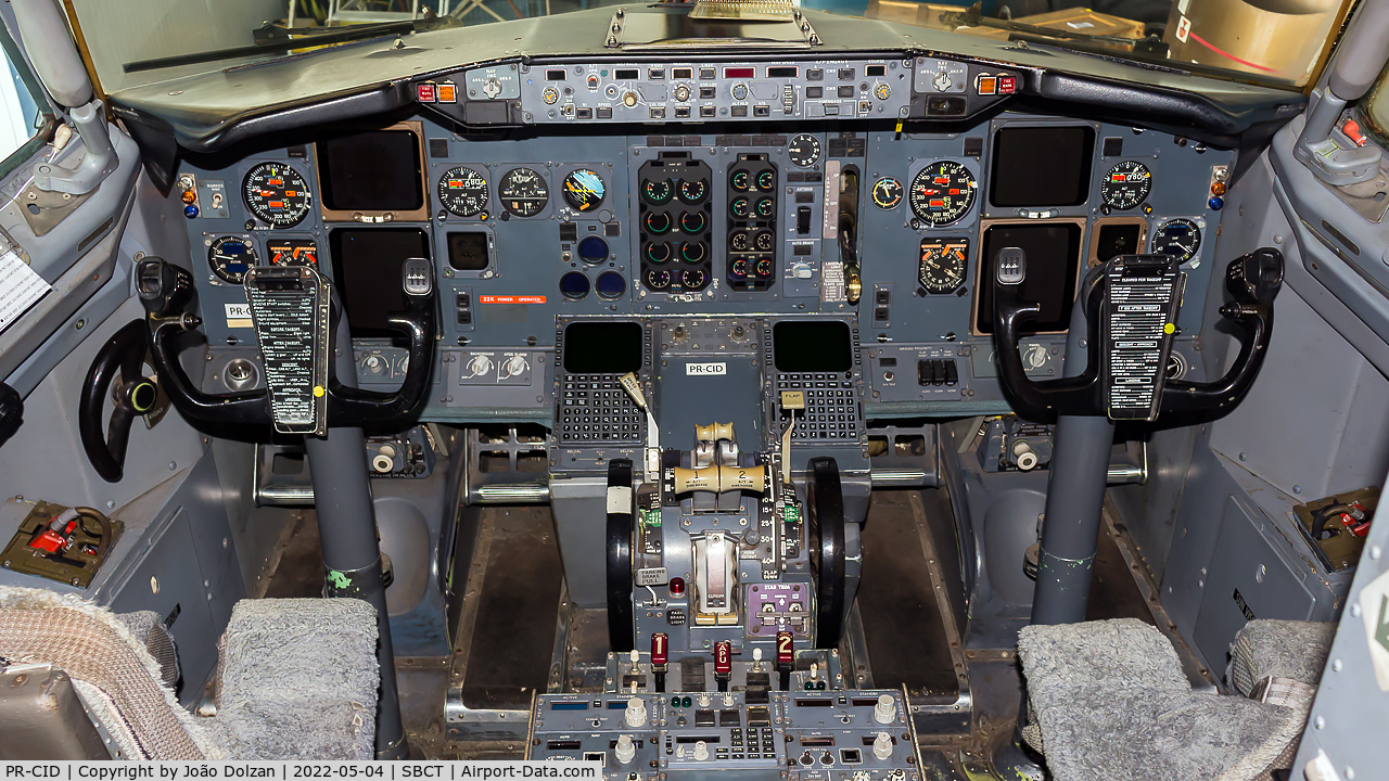 PR-CID, 1991 Boeing 737-33A C/N 25033, Preserved cockpit of PR-CID.