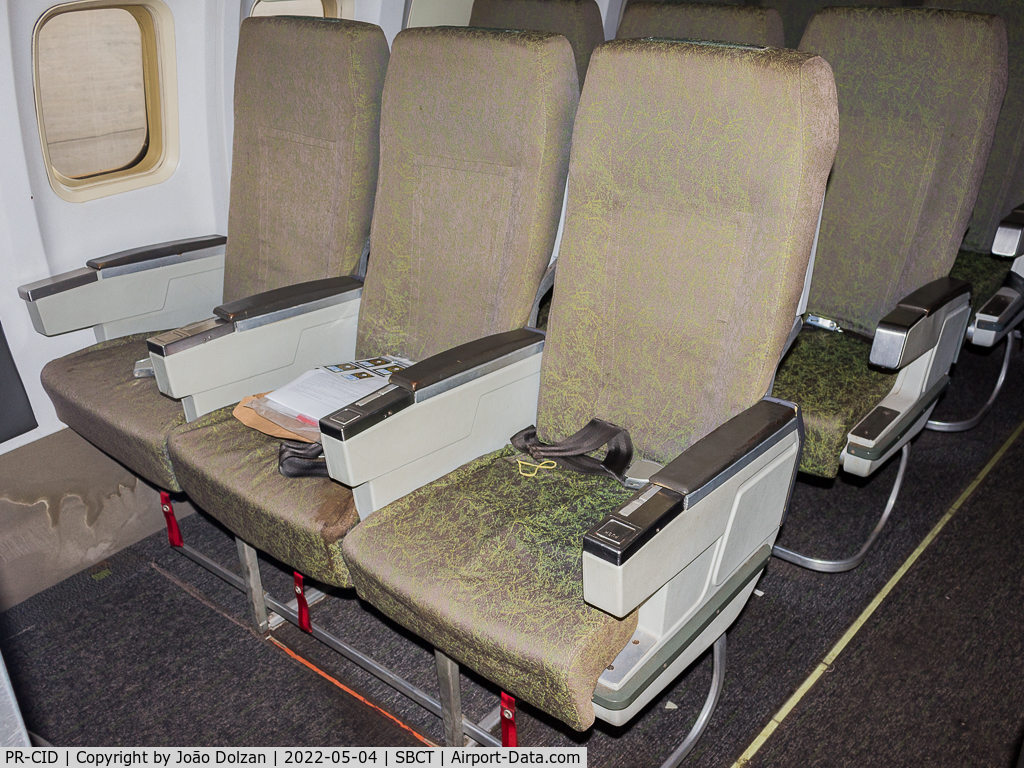 PR-CID, 1991 Boeing 737-33A C/N 25033, This is the first row of the aircraft seats (1D, 1E, 1F).