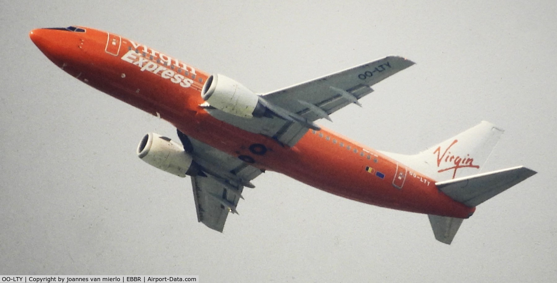 OO-LTY, 1988 Boeing 737-3Y0 C/N 23925, ex-slide
