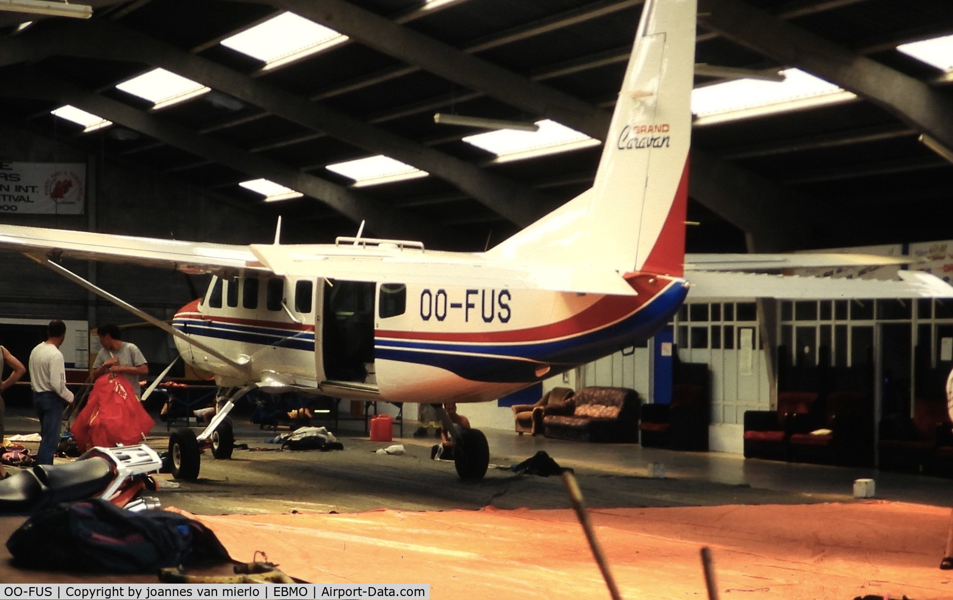 OO-FUS, 1999 Cessna 208B Grand Caravan C/N 208B-0794, ex-slide