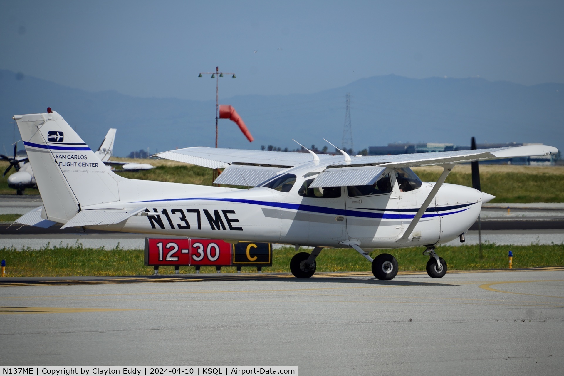 N137ME, 2000 Cessna 172S C/N 172S8420, San Carlos Airport in California 2024.