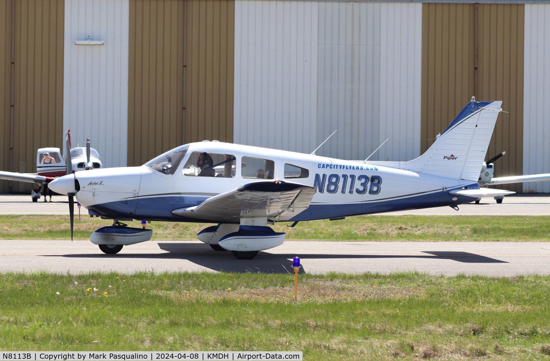 N8113B, Piper PA-28-181 Archer C/N 28-8090128, Piper PA-28-181