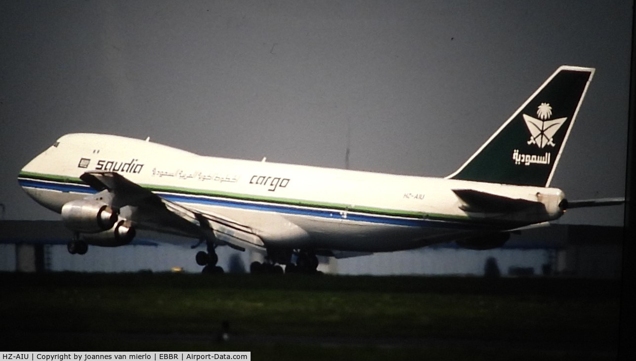 HZ-AIU, 1988 Boeing 747-268F C/N 24359/724, ex-slide