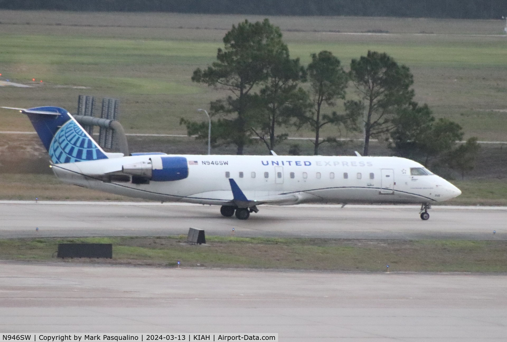 N946SW, 2003 Bombardier CRJ-200LR (CL-600-2B19) C/N 7776, CL-600-2B19