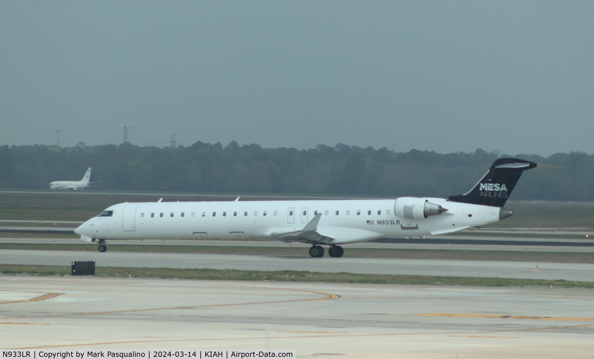 N933LR, 2005 Bombardier CRJ-900ER (CL-600-2D24) C/N 15033, CL-600-2D24