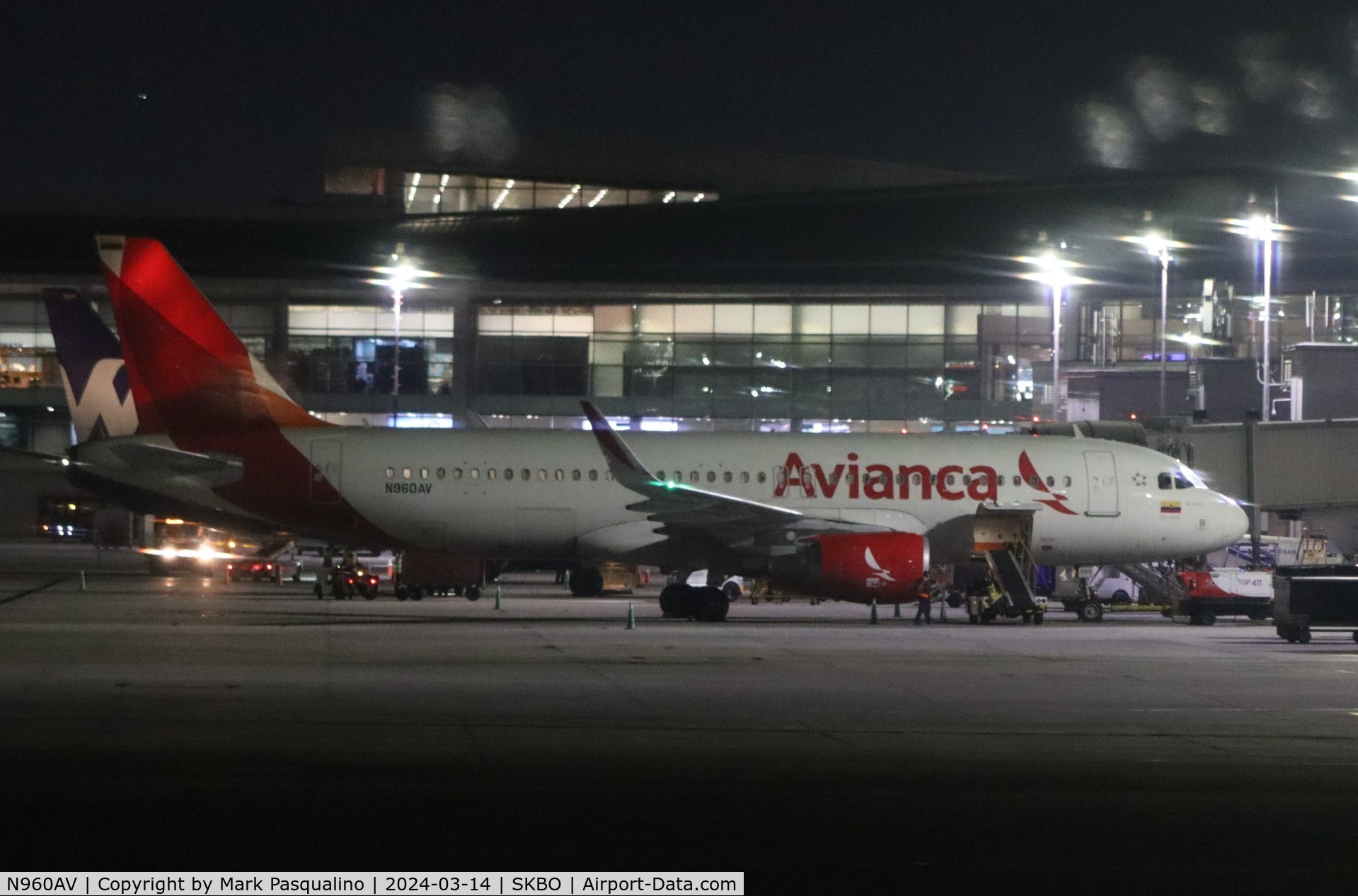 N960AV, 2014 Airbus A320-214 C/N 06125, Airbus A320-214