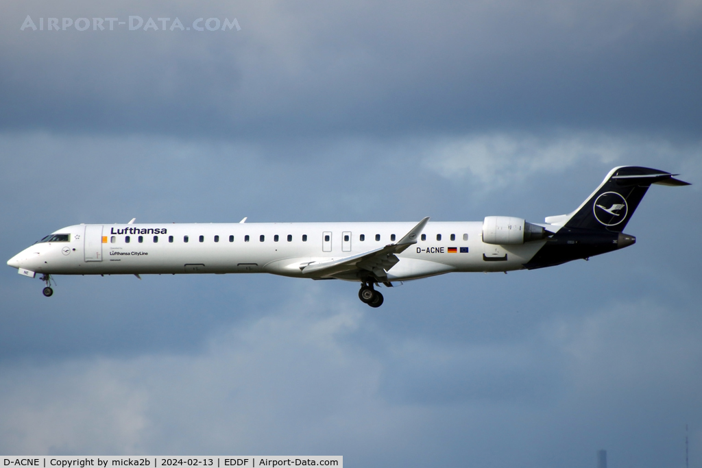 D-ACNE, 2009 Bombardier CRJ-900ER (CL-600-2D24) C/N 15241, Landing