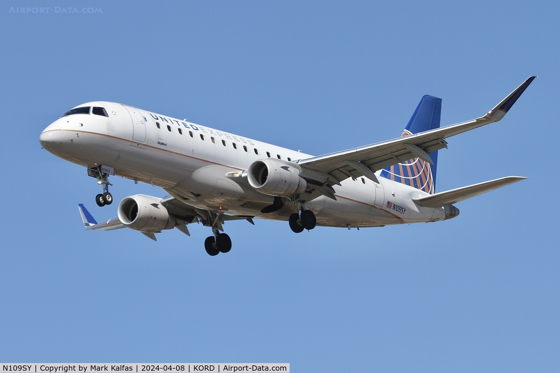 N109SY, 2014 Embraer 175LR (ERJ-170-200LR) C/N 17000402, E175L SkyWest/United Express Embraer 175LR (ERJ-170-200LR)  N109SY SKW5357 OKC-ORD
