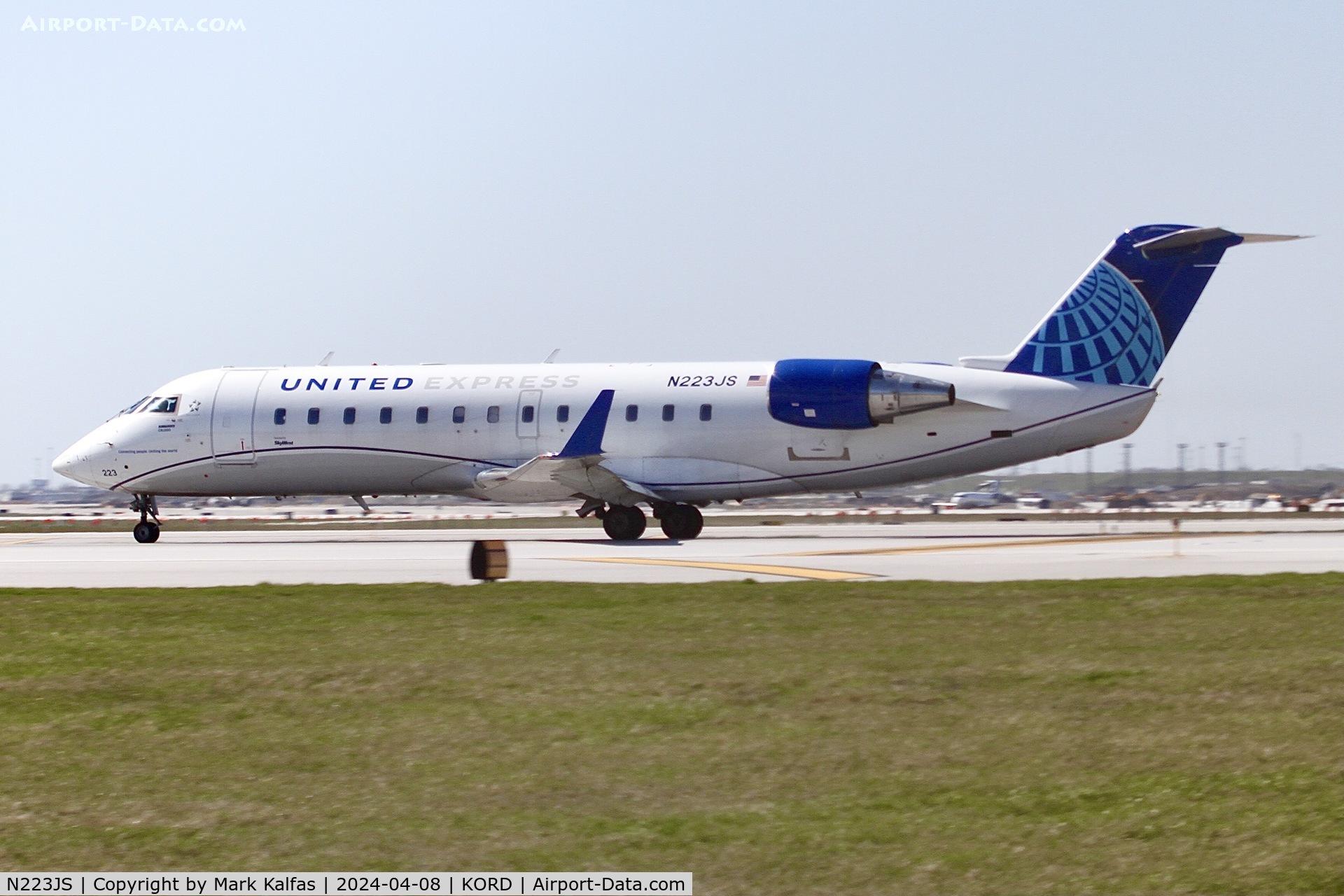 N223JS, 2004 Bombardier CRJ-200ER (CL-600-2B19) C/N 7892, CRJ2 SkyWest/United Express  Bombardier CRJ-200ER  N223JS SKW5519 ORD-CHA, departing 22L ORD