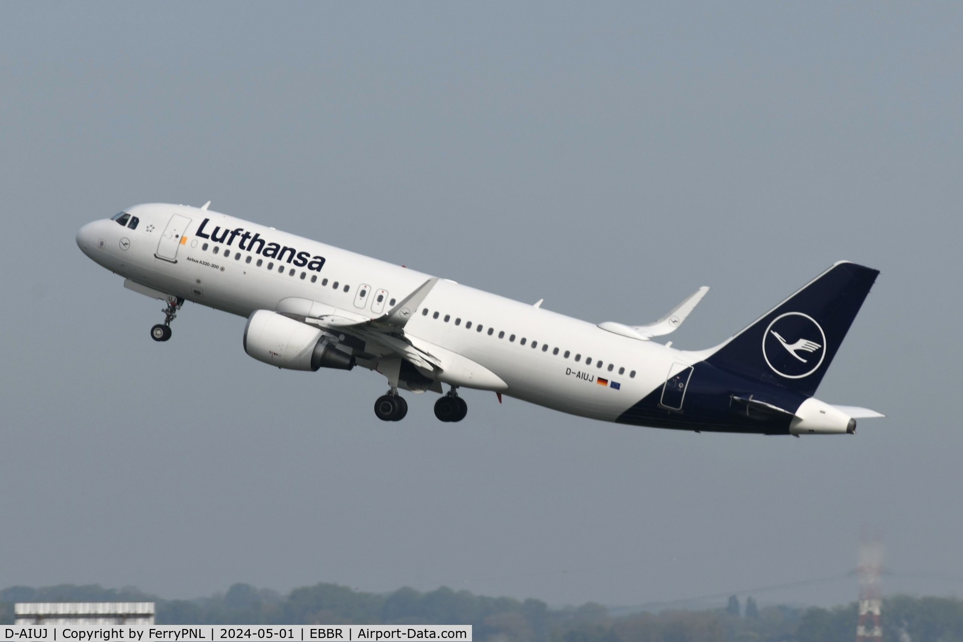D-AIUJ, 2014 Airbus A320-214 C/N 6301, Lufthansa A320 departing