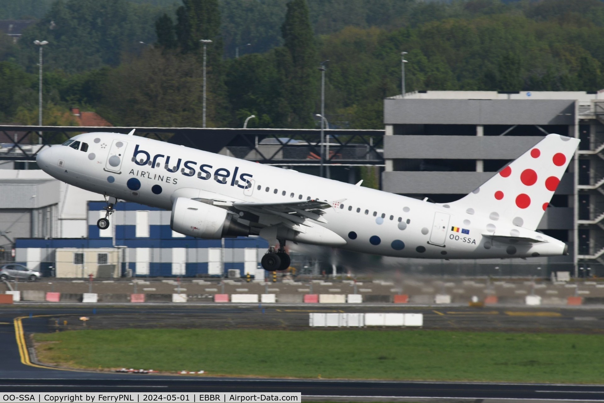 OO-SSA, 2005 Airbus A319-111 C/N 2392, Brussels A319 taking-off