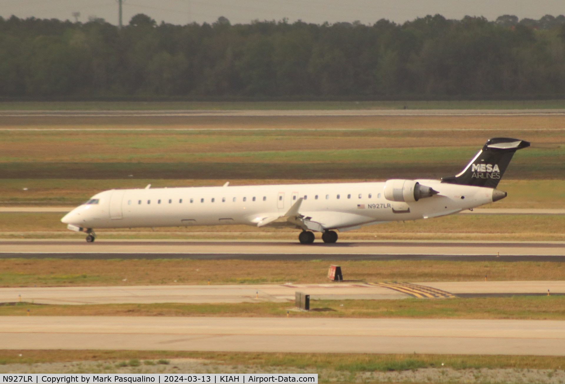N927LR, 2005 Bombardier CRJ-900ER (CL-600-2D24) C/N 15027, CL-600-2D24