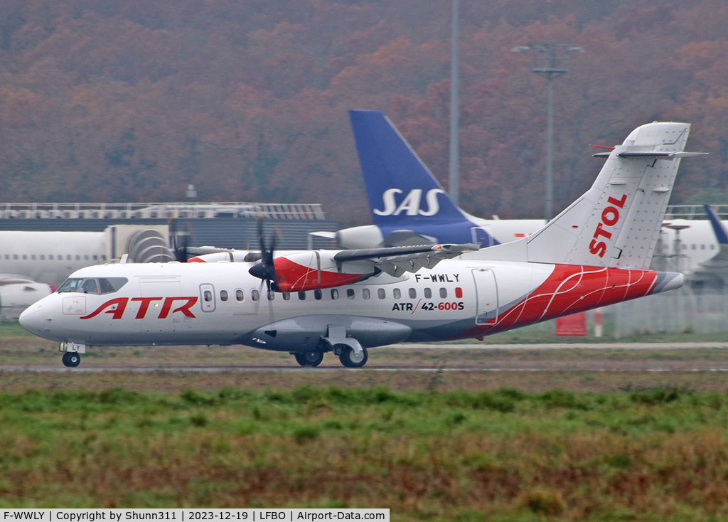 F-WWLY, 2010 ATR 42-600 C/N 811, C/n 0811 - New c/s with additionnal 'STOL' titles... ATR42-600S modified prototype...