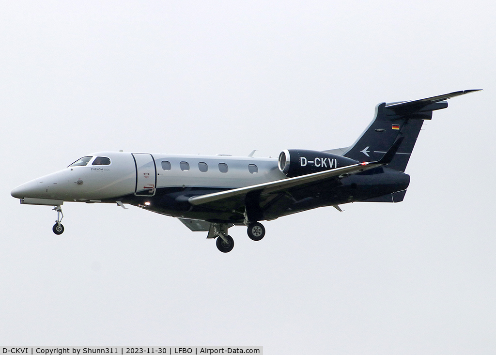 D-CKVI, 2020 Embraer EMB-505 Phenom 300E C/N 50500560, Landing rwy 14R