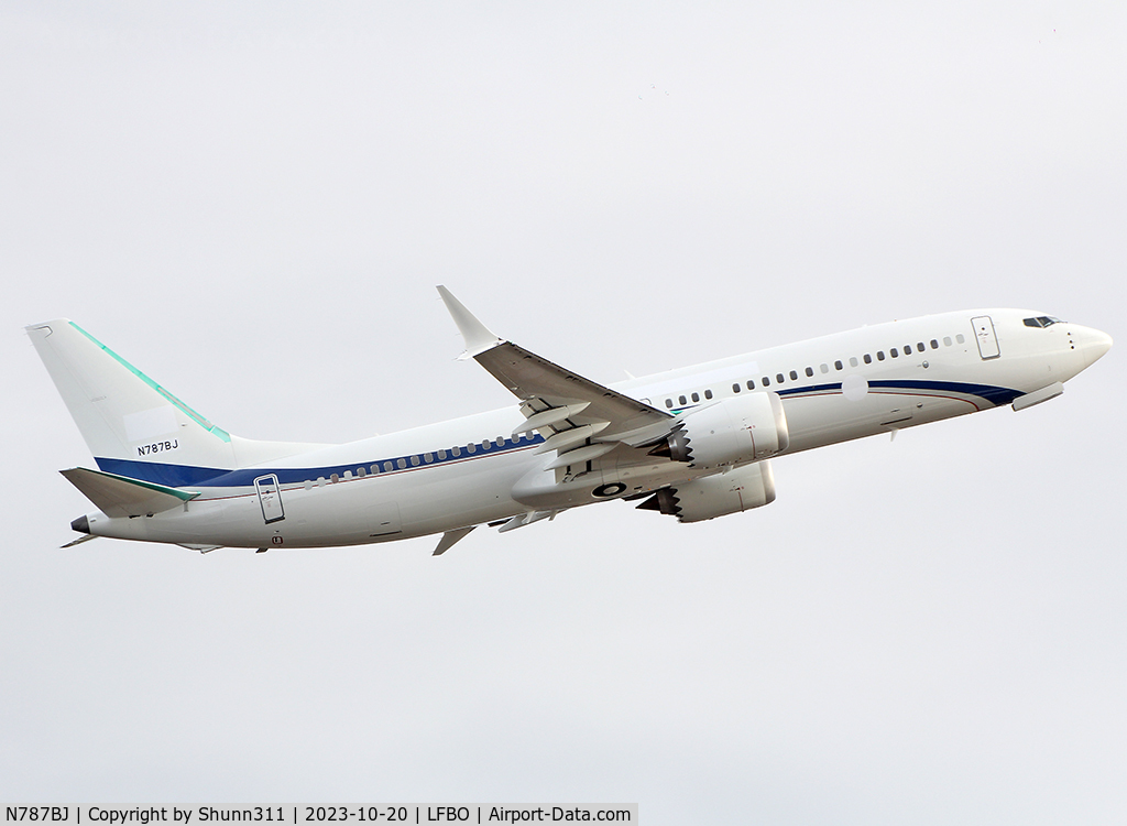 N787BJ, 2023 Boeing 737-8 BBJ MAX C/N 67960, Climbing after take off for some commecial layout at Francazal... To Basel for better outfitting.
For Royal Australian Air Force as A62-002