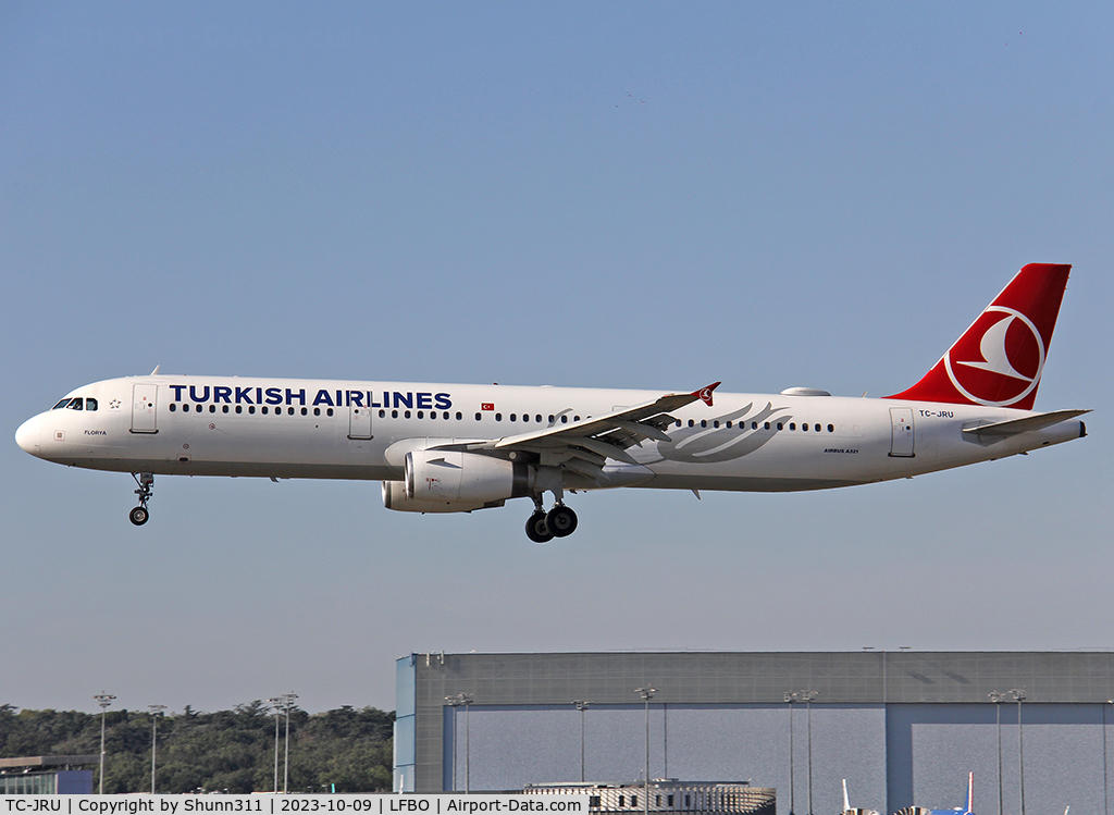 TC-JRU, 2011 Airbus A321-231 C/N 4788, Landing rwy 14L