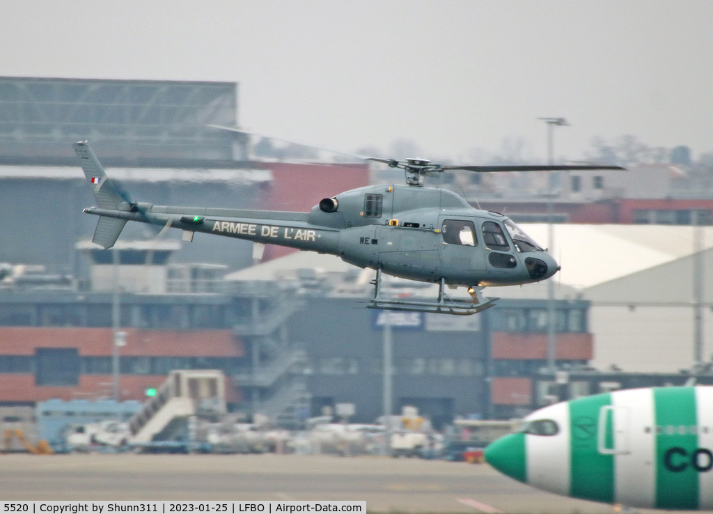 5520, Aérospatiale AS-555AN Fennec C/N 5520, Passing above rwy 32R for exercice...
