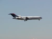 N830WA @ SEA - Delta Airlines Boeing 727 landing at Seattle-Tacoma International Airport - by Andreas Mowinckel