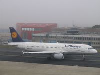 D-AIQU @ FRA - A foggy day in Frankfurt/Main - by Micha Lueck