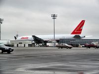 OE-LPC @ PAE - Lauda B777 at Paine Field Airport - by Andreas Mowinckel