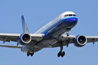 N558UA @ LAX - United Airlines N558UA (FLT UAL1175) from Seattle Tacoma Int'l (KSEA) on final approach to RWY 24R. - by Dean Heald