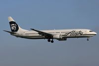 N319AS @ LAX - Alaska Airlines N319AS (FLT ASA289) from Los Cabos, Int'l (MMSD) on final approach to RWY 24R. - by Dean Heald