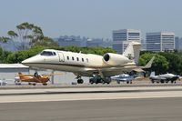 N940P @ SMO - 1995 Learjet 60 N940P from Las Vegas McCarran Int'l )KLAS) landing on RWY 21.  Sold in late 2006, now N658KS. c/n 60-071. - by Dean Heald