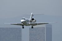 N978QS @ SMO - 2002 Cessna 750 Citation X N978QS, from Las Vegas McCarran Int'l (KLAS), on final approach to RWY 21. - by Dean Heald