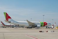 CS-TOG @ LIS - The striking new colour scheme of TAP Portugal - by Micha Lueck