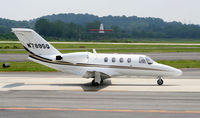 N7895Q @ PDK - Taxing with VOR in background - by Michael Martin