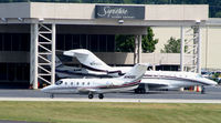 N140QS @ PDK - NetJet taxing to Signature Air - by Michael Martin