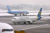 UR-GAO @ SZG - UKRAINE INTERNATIONAL 737 - by barry quince
