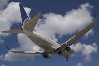 N24702 @ SXM - Continental Airlines Boeing 737-700WL - by Yakfreak - VAP