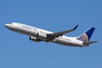 N37274 @ LAX - Continental Airlines N37274 (FLT COA394) climbing out from RWY 25R enroute to George Bush Houston Intercontinental (KIAH). - by Dean Heald