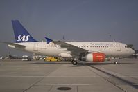 OY-KBP @ VIE - SAS Airbus 319 - by Yakfreak - VAP