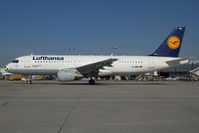 D-AIPA @ VIE - Lufthansa Airbus 320 - by Yakfreak - VAP