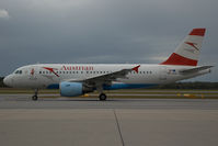 OE-LDC @ VIE - Austrian Airlines Airbus 319 with Mozart sticker - by Yakfreak - VAP