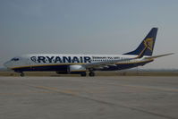 EI-DLG @ BTS - Ryanair Boeing 737-800 - by Yakfreak - VAP