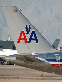 N698AN @ KLAS - American Airlines / 1994 Boeing 757-223 - by Brad Campbell