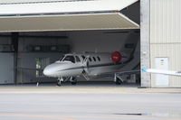 N525CU @ 7FL6 - Hangar at Spruce Creek
