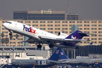 N498FE @ LAX - FedEx N498FE (FLT FDX3024) departing RWY 25R enroute to Minneapolis St Paul Int'l (KMSP). - by Dean Heald