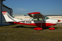 OE-DGB @ VIE - Cessna 182 - by Yakfreak - VAP